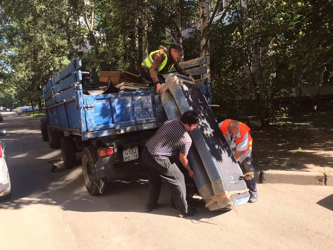 Профессиональный вывоз крупногабаритного мусора в Устях-Джегуте в октябре
