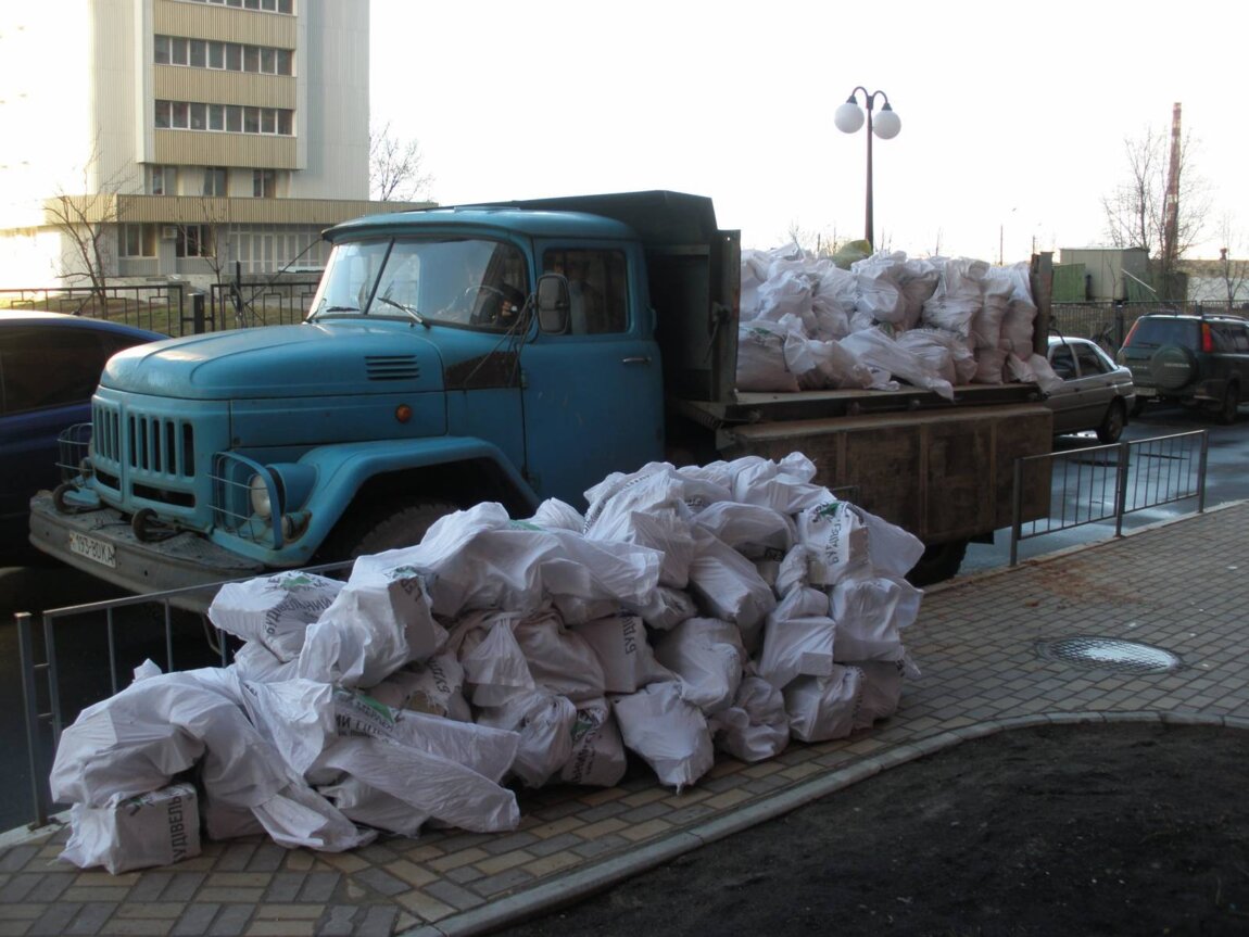 Вывоз мусора ЗИЛом в Устях-Джегуте от ПроМусор: аренда самосвала ЗИЛ от 2278 руб