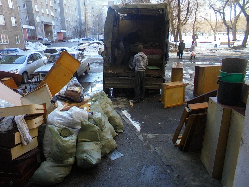 Вывоз мусора из подвала с утилизацией в Устях-Джегуте в октябре