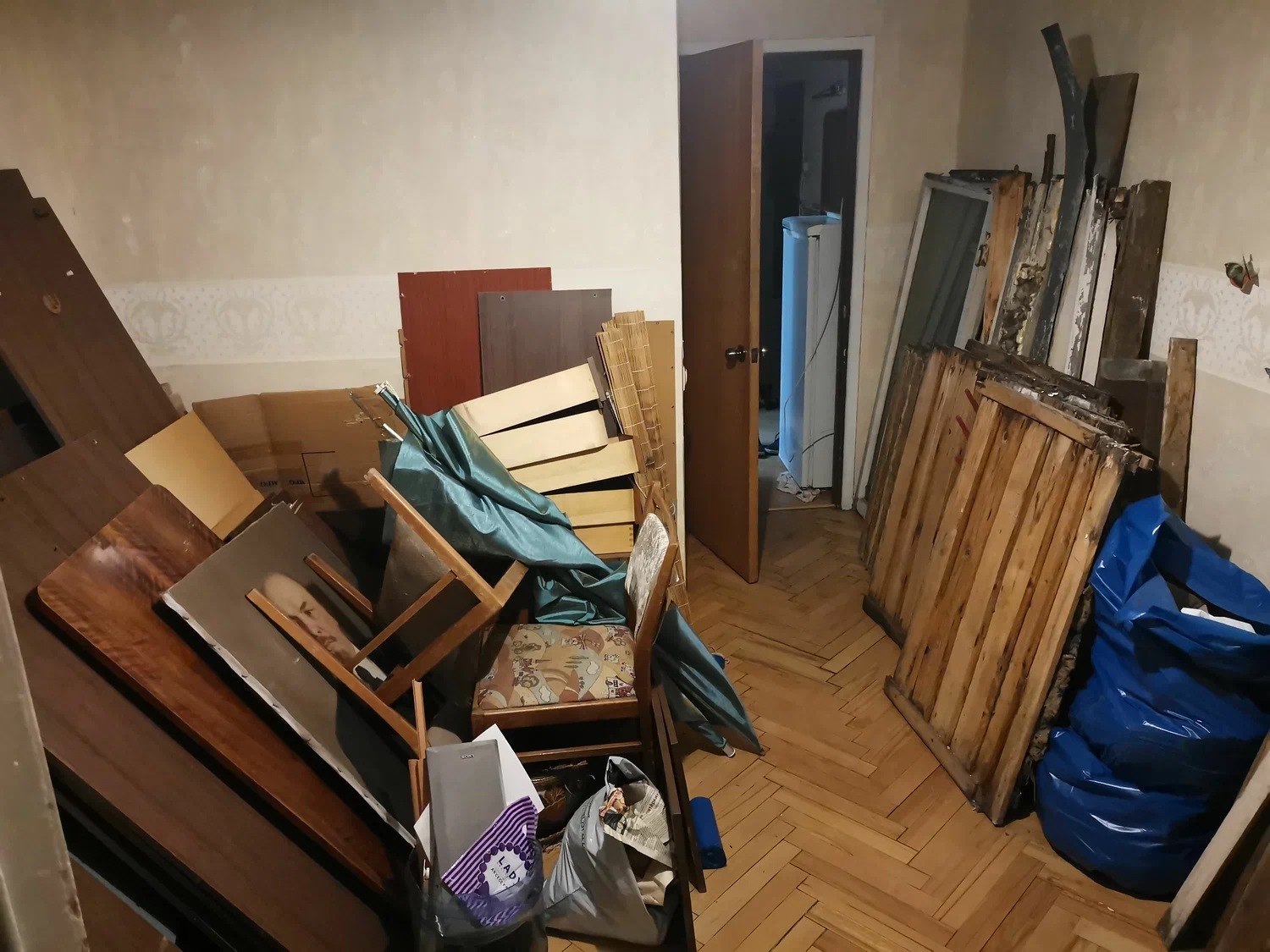 Демонтаж мебели с вывозом и утилизацией в Устях-Джегуте в октябре