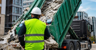 Вывоз строительного мусора в Устях-Джегуте: услуги лицензированной компании — ПроМусор